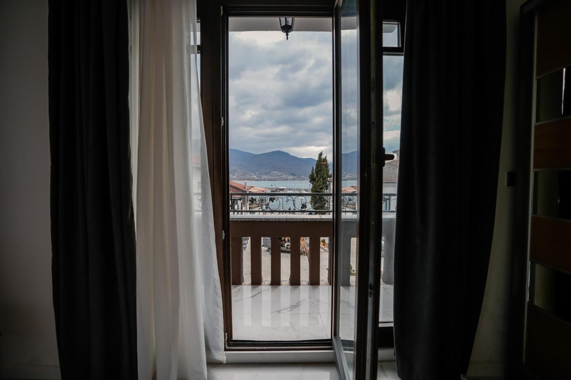 District&delago & Resturant Apartment